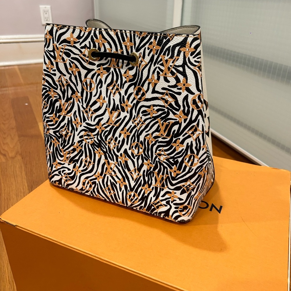Louis Vuitton Monogram Giant Jungle Neonoe Bag New , without Tag - Picture 3 of 4